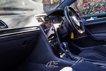 VOLKSWAGEN GOLF 2.0 Golf R TSi Semi-Auto 4WD 5dr