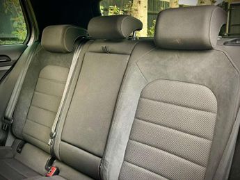 VOLKSWAGEN GOLF 2.0 Golf R TSi Semi-Auto 4WD 5dr