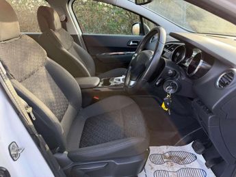 PEUGEOT 3008 1.6 3008 Active Blue HDi S/S Auto 5dr