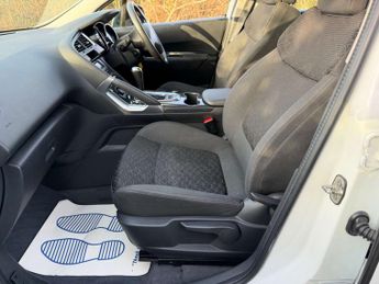 PEUGEOT 3008 1.6 3008 Active Blue HDi S/S Auto 5dr