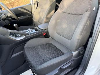 PEUGEOT 3008 1.6 3008 Active Blue HDi S/S Auto 5dr