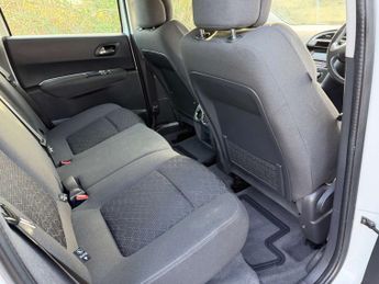 PEUGEOT 3008 1.6 3008 Active Blue HDi S/S Auto 5dr