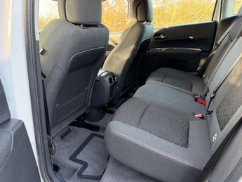 PEUGEOT 3008 1.6 3008 Active Blue HDi S/S Auto 5dr