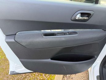 PEUGEOT 3008 1.6 3008 Active Blue HDi S/S Auto 5dr