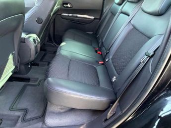 PEUGEOT 3008 1.6 3008 Allure e-HDi Semi-Auto 5dr