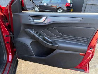 FORD FOCUS 1.0 Focus Active X Auto 5dr