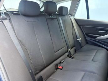 BMW 3 Series 3.0 330d xDrive SE Auto 4WD 5dr