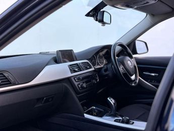 BMW 3 Series 3.0 330d xDrive SE Auto 4WD 5dr