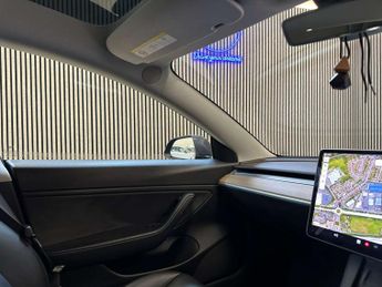 TESLA MODEL 3 Model 3 Long Range AWD 4WD 4dr