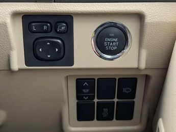 Toyota LAND CRUISER 2.8 Land Cruiser Invincible D-4D Auto 4WD 5dr