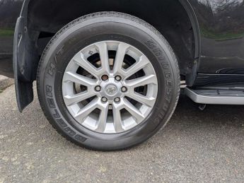 Toyota LAND CRUISER 2.8 Land Cruiser Invincible D-4D Auto 4WD 5dr