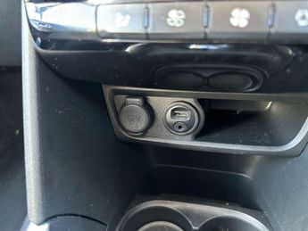 PEUGEOT 2008 1.2 2008 Allure Semi-Auto 5dr