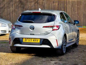 Toyota COROLLA 1.8 Corolla Design VVT-i HEV CVT 5dr