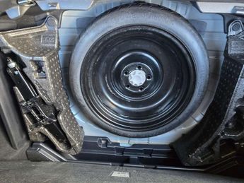 Toyota COROLLA 1.8 Corolla Design VVT-i HEV CVT 5dr