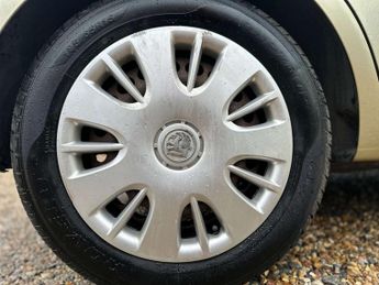 VAUXHALL CORSA 1.4 Corsa Club A/C Auto 5dr