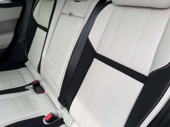 Land Rover RANGE ROVER VELAR 2.0 Range Rover Velar R-Dynamic SE D240 Auto 4WD 5dr