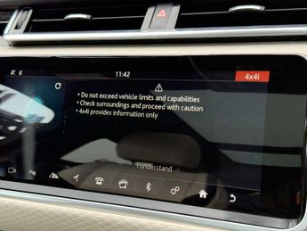 Land Rover RANGE ROVER VELAR 2.0 Range Rover Velar R-Dynamic SE D240 Auto 4WD 5dr