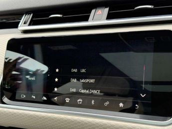 Land Rover RANGE ROVER VELAR 2.0 Range Rover Velar R-Dynamic SE D240 Auto 4WD 5dr