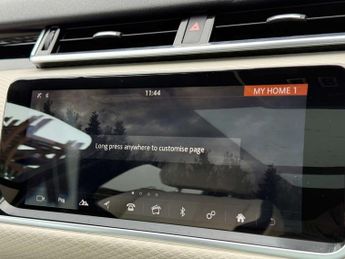 Land Rover RANGE ROVER VELAR 2.0 Range Rover Velar R-Dynamic SE D240 Auto 4WD 5dr