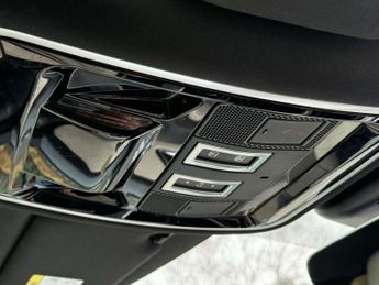 Land Rover RANGE ROVER VELAR 2.0 Range Rover Velar R-Dynamic SE D240 Auto 4WD 5dr