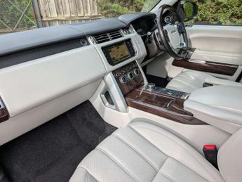 Land Rover Range Rover 4.4 Range Rover Autobiography SDV8 Auto 4WD 5dr