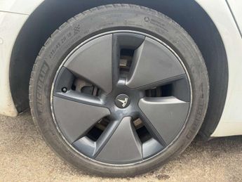 TESLA MODEL 3 Model 3 Standard Range + 4dr