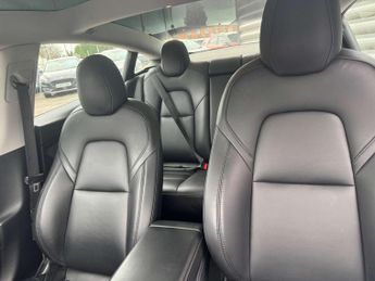TESLA MODEL 3 Model 3 Standard Range + 4dr