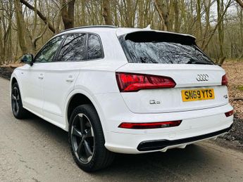 AUDI Q5 2.0 Q5 Black Edition 40 TDI Quattro Semi-Auto 4WD 5dr
