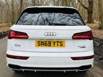 AUDI Q5 2.0 Q5 Black Edition 40 TDI Quattro Semi-Auto 4WD 5dr