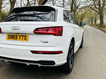 AUDI Q5 2.0 Q5 Black Edition 40 TDI Quattro Semi-Auto 4WD 5dr