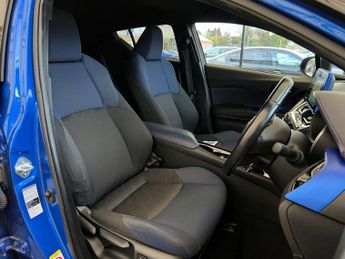 TOYOTA C-HR 1.8 C-HR-Dynamic HEV CVT 5dr