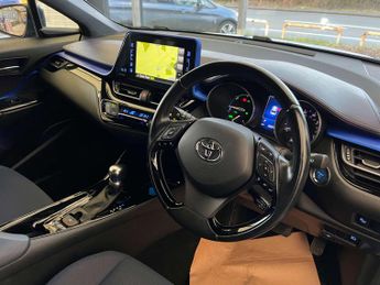 TOYOTA C-HR 1.8 C-HR-Dynamic HEV CVT 5dr