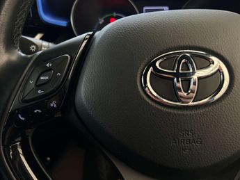 TOYOTA C-HR 1.8 C-HR-Dynamic HEV CVT 5dr