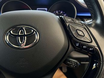 TOYOTA C-HR 1.8 C-HR-Dynamic HEV CVT 5dr