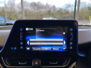 TOYOTA C-HR 1.8 C-HR-Dynamic HEV CVT 5dr