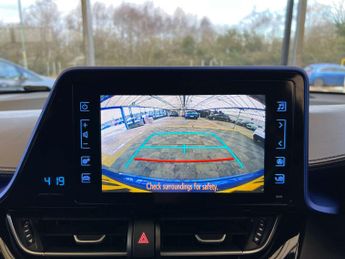 TOYOTA C-HR 1.8 C-HR-Dynamic HEV CVT 5dr