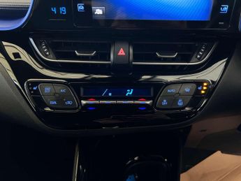 TOYOTA C-HR 1.8 C-HR-Dynamic HEV CVT 5dr