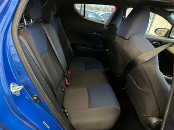 TOYOTA C-HR 1.8 C-HR-Dynamic HEV CVT 5dr