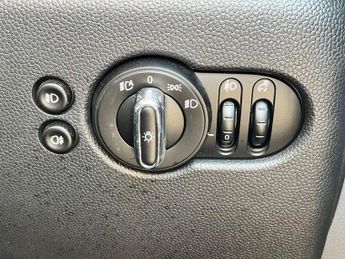 MINI CONVERTIBLE 1.5 Cooper Classic Auto 2dr