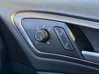 VOLKSWAGEN GOLF 1.0 Golf SE Nav TSi BlueMotion Technology Semi-Auto 5dr