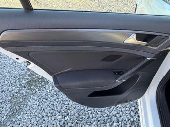 VOLKSWAGEN GOLF 1.0 Golf SE Nav TSi BlueMotion Technology Semi-Auto 5dr