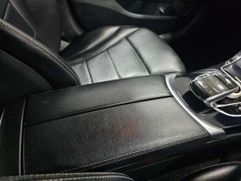 MERCEDES-BENZ C-CLASS 2.0 C200 Sport Auto 4dr