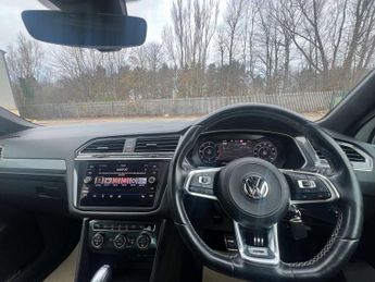VOLKSWAGEN TIGUAN 2.0 Tiguan R-Line TDI BlueMotion Technology Semi-Automatic 5dr -