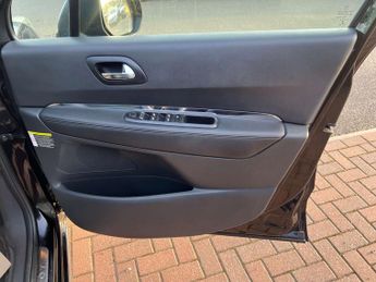 Peugeot 3008 1.6 3008 Allure Blue HDi S/S Auto 5dr