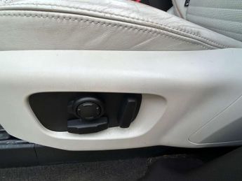 Land Rover DISCOVERY 3.0 Discovery Luxury HSE TD6 Auto 4WD 5dr