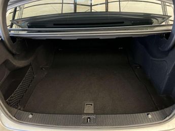 MERCEDES-BENZ E-CLASS 2.0 E200 SE Auto 4dr