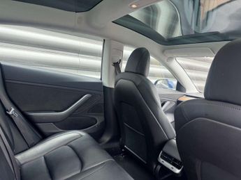 TESLA MODEL 3 Model 3 Standard Range + 4dr