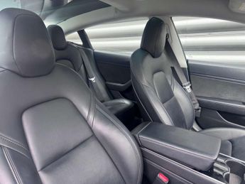 TESLA MODEL 3 Model 3 Standard Range + 4dr