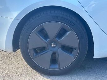 TESLA MODEL 3 Model 3 Standard Range + 4dr