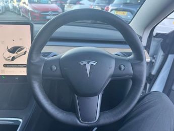 TESLA MODEL 3 Model 3 Standard Range + 4dr